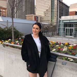 Meet your Posher, Ally